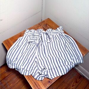 Hollister Ultra High Rise Paperbag Shorts